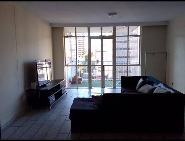 2 BEDROOM APARTMENT FOR SALE IN BRAAMFONTEIN